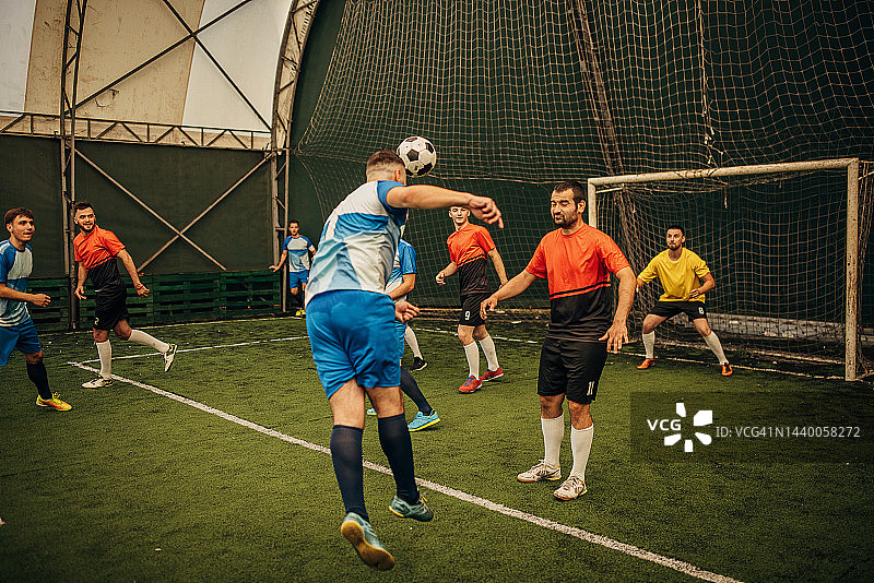 男子足球比赛图片素材