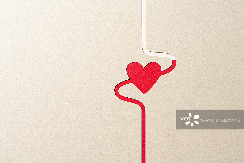 充满血流的红色爱心剪纸图片素材