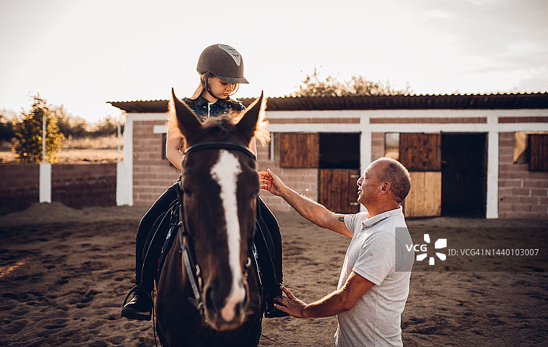 骑马教练和学员图片素材