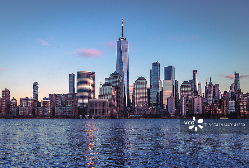 从新泽西看自由塔和下曼哈顿图片素材