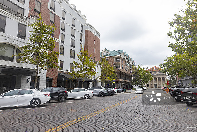 佛罗里达州盖恩斯维尔市中心秋季街景图片素材