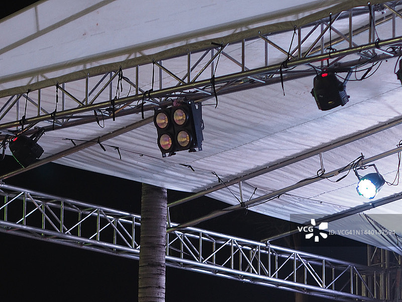 悬挂桁架射灯图片素材