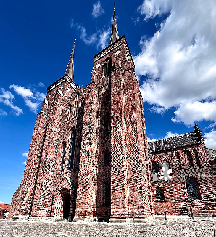 丹麦罗斯基勒大教堂的 фасаде 特写图片素材