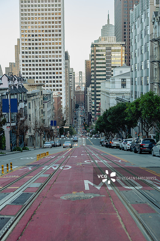 黄昏时分的旧金山城市街道图片素材