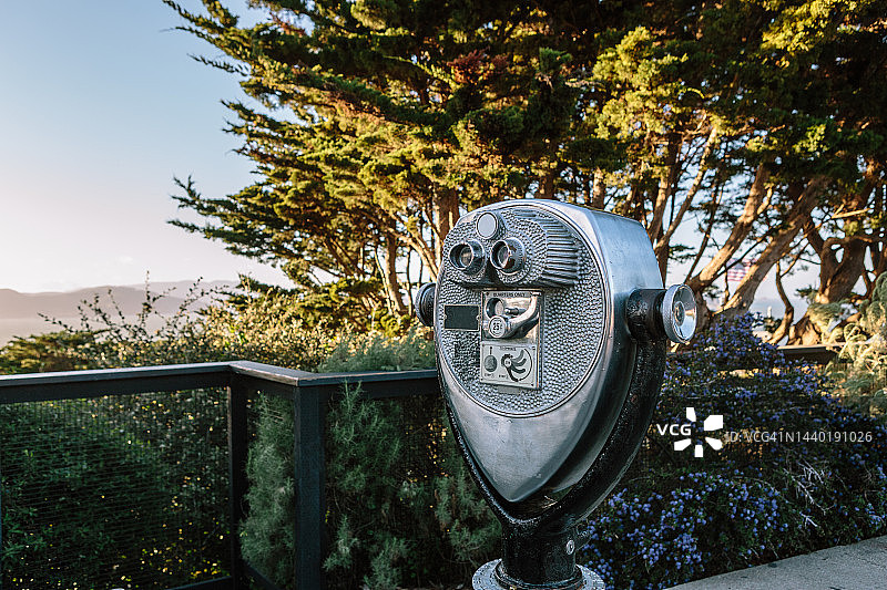 旧金山公园内的投币式旅游望远镜图片素材