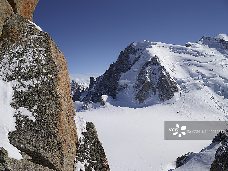 勃朗峰附近南针峰视角图片素材