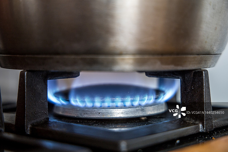 燃气灶和锅特写图片素材