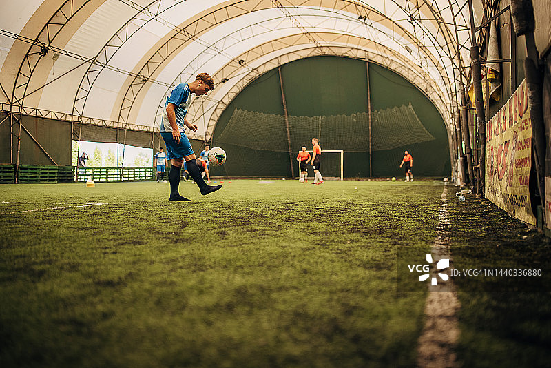 男性足球运动员图片素材