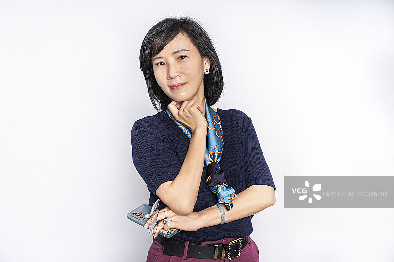 亚洲女性的白底肖像照图片素材