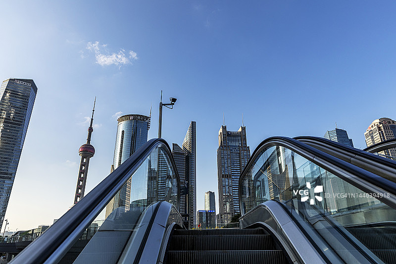 陆家嘴金融区自动扶梯图片素材