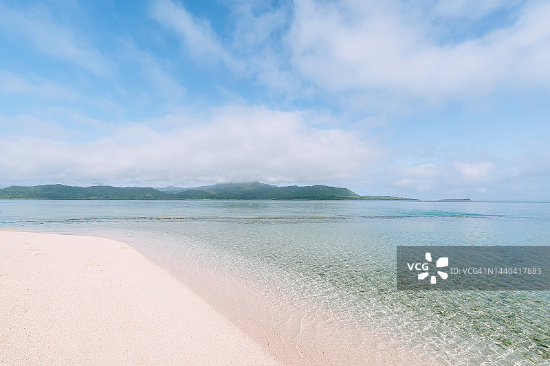 冲绳县小滨岛的白色沙滩美景，日本图片素材