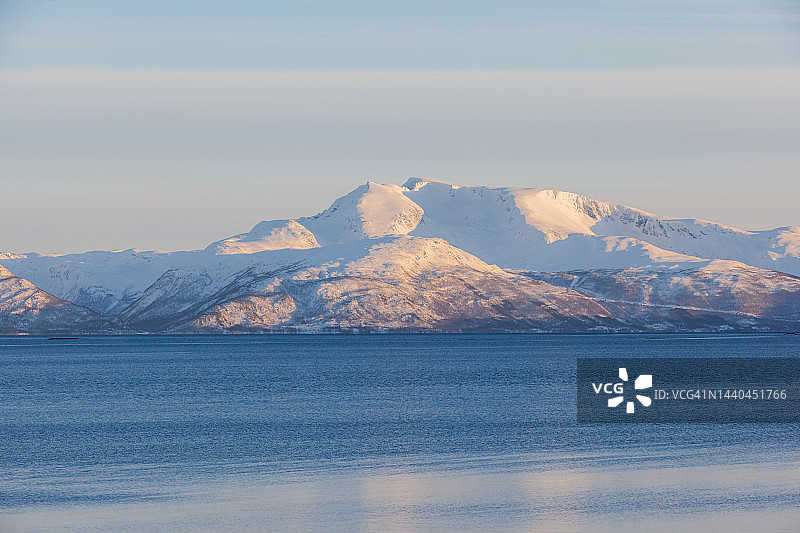挪威海峡的冰山自然风光图片素材