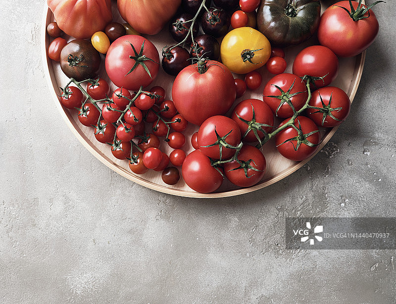 静物：托盘上的各色番茄图片素材