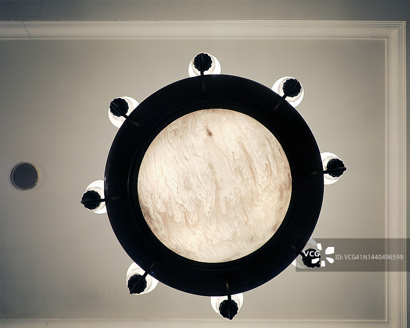 带大理石图案的天花板灯图片素材