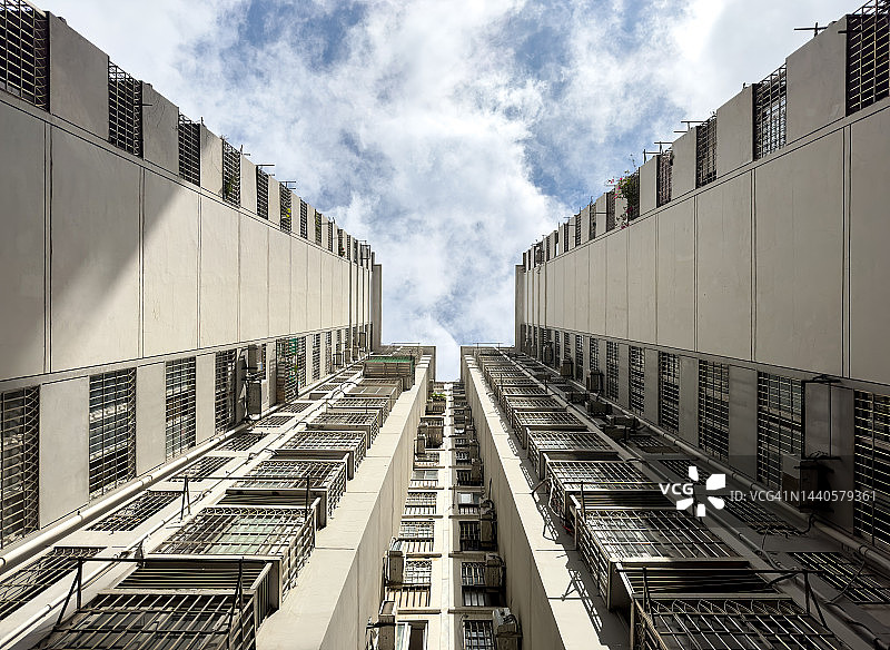 居民楼的低角度拍摄图片素材