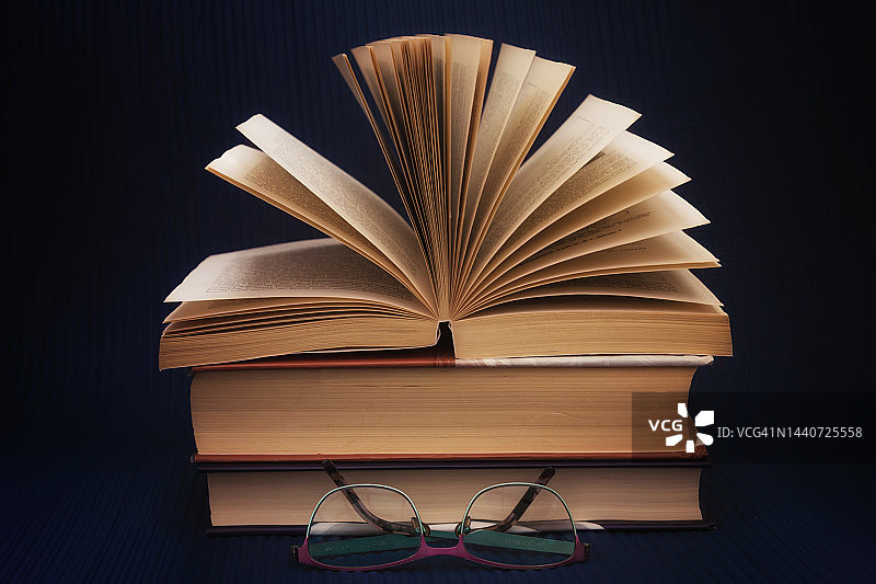 待读书籍图片素材