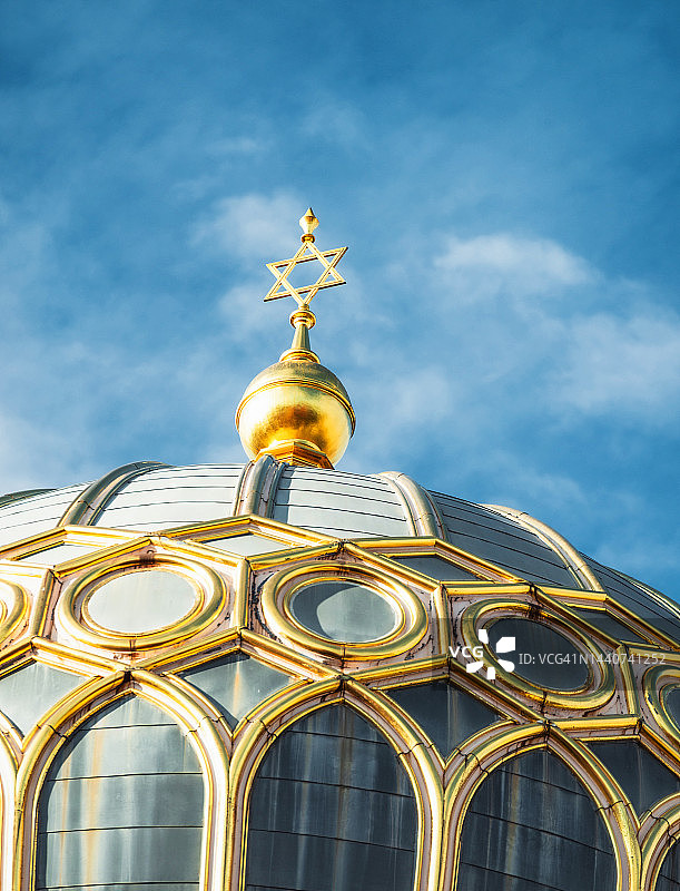 犹太教堂圆顶上的大卫之星图片素材