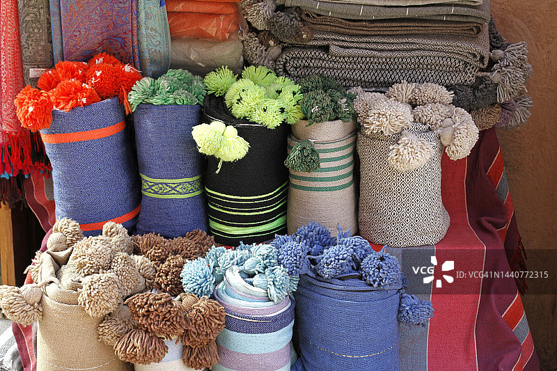 摩洛哥马拉喀什集市上出售的地毯图片素材