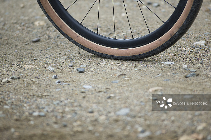 砾石自行车车轮特写图片素材