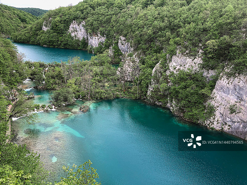 克罗地亚普利特维采湖群国家公园峡谷中的湖泊图片素材
