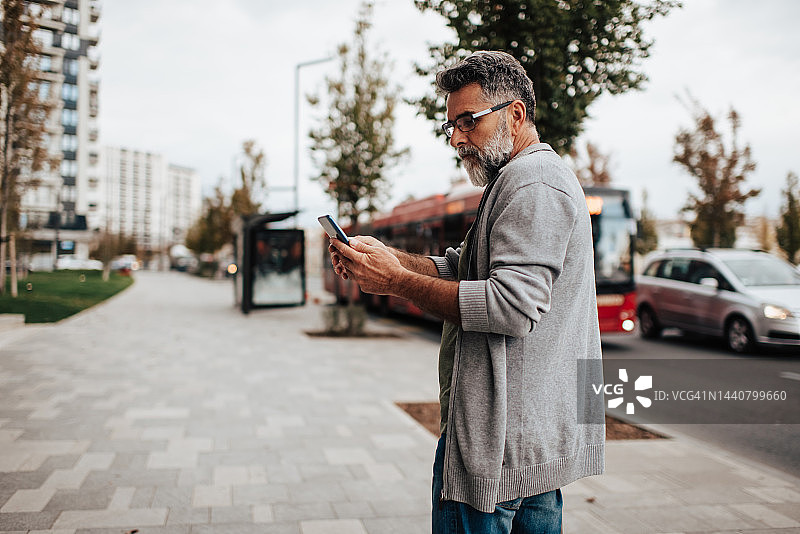 现代老年男人图片素材