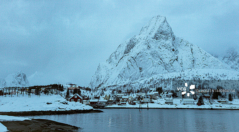 挪威罗弗敦群岛的雷讷布林根峡湾图片素材