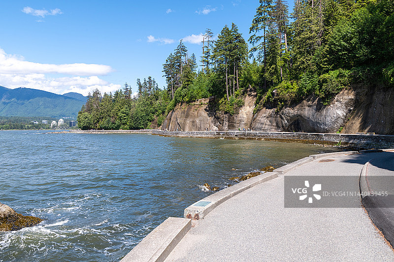 加拿大温哥华斯坦利公园的混凝土路图片素材