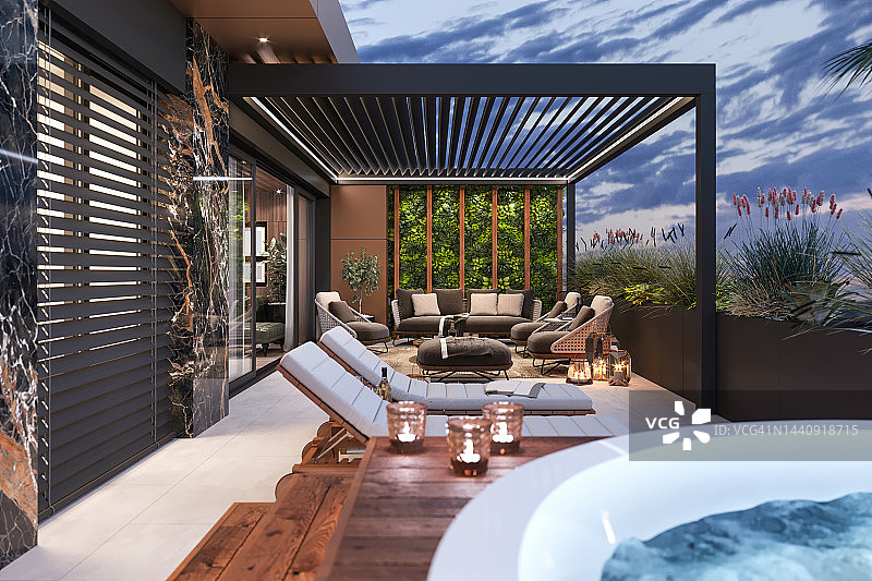 带热水浴缸的豪华公寓露台图片素材