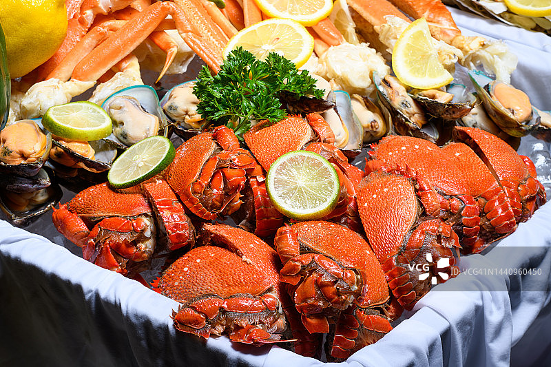 托盘里的海鲜特写图片素材