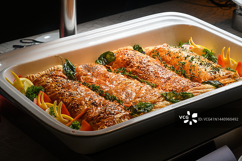 酥皮三文鱼图片素材