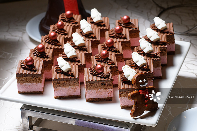 覆盆子巧克力千层酥图片素材