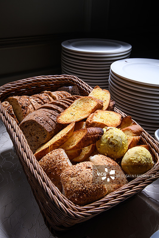 容器中面包的特写图片素材