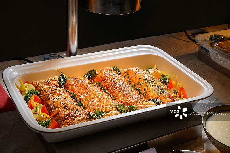 酥皮三文鱼图片素材