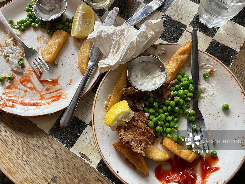 餐厅里的脏盘子图片素材
