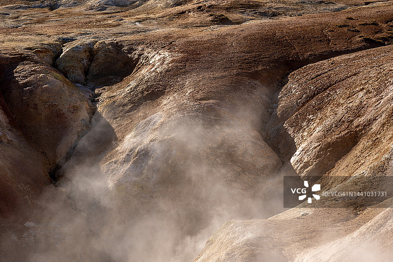 Leirhnjukur火山区的裂缝和蒸汽图片素材