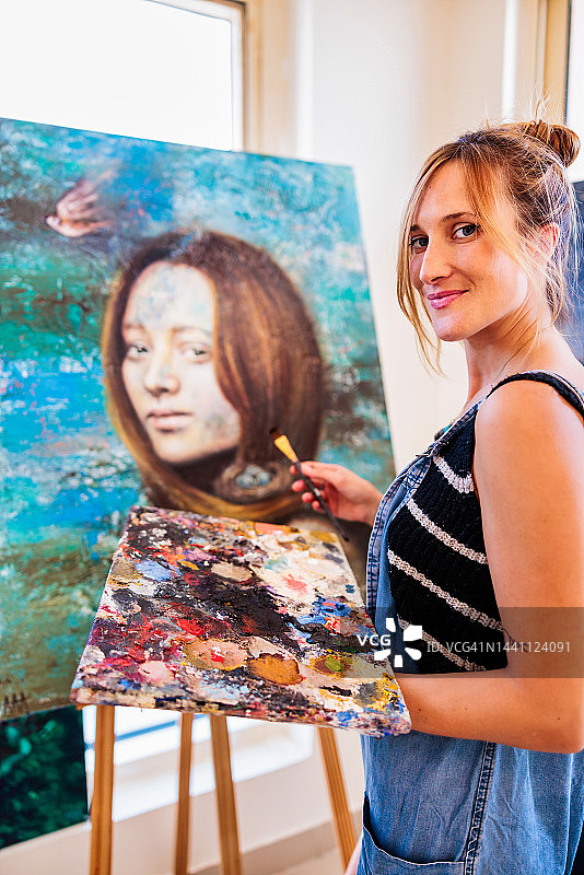 富有创造力的天才艺术家肖像图片素材