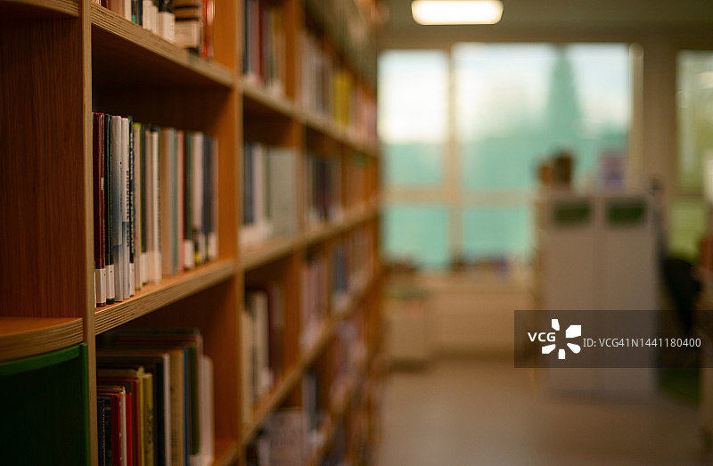 书架上的书籍图片素材