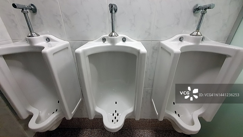 公共浴室小便池图片素材