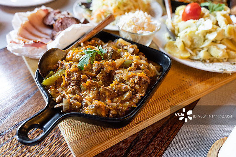 餐厅里的精致农家菜图片素材