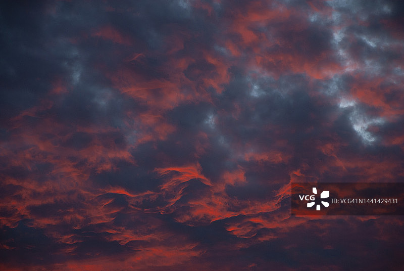 加拿大安大略省渥太华的日落时分的西部云彩图片素材