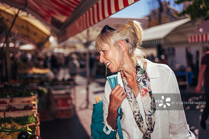 探索法国尼斯老城集市图片素材