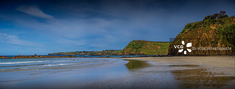 退潮时的史密斯海滩，菲利普岛，巴斯海岸，维多利亚州，澳大利亚图片素材
