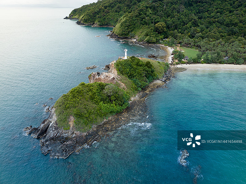 泰国兰塔岛标志性灯塔航拍景观图片素材