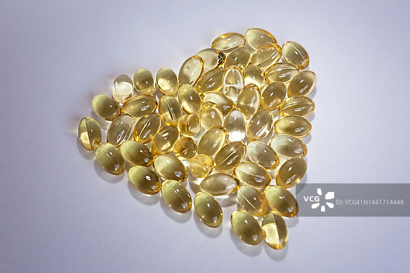 心形鳕鱼肝油Omega 3凝胶胶囊图片素材