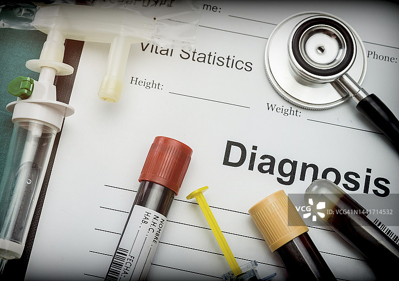 诊断表和血液样本试管图片素材