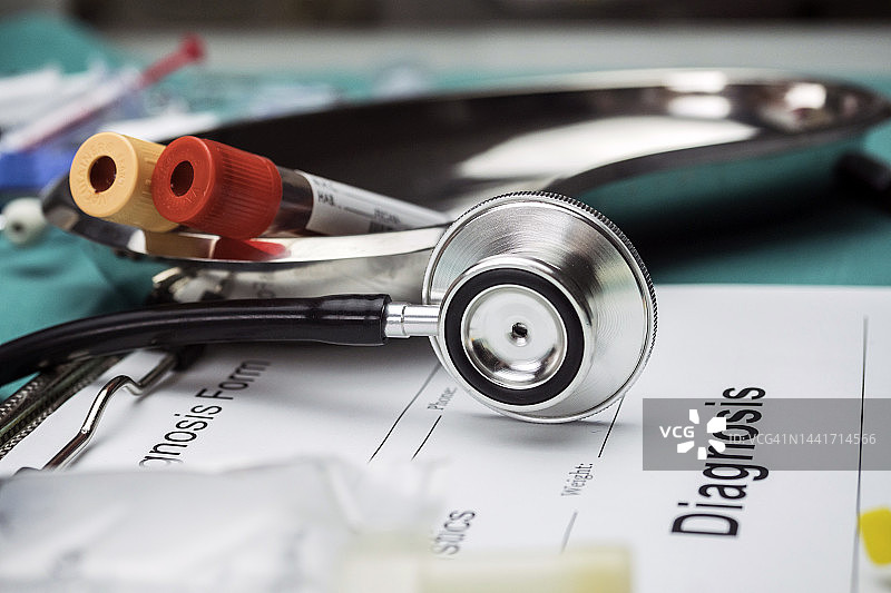 诊断表和血液样本试管图片素材