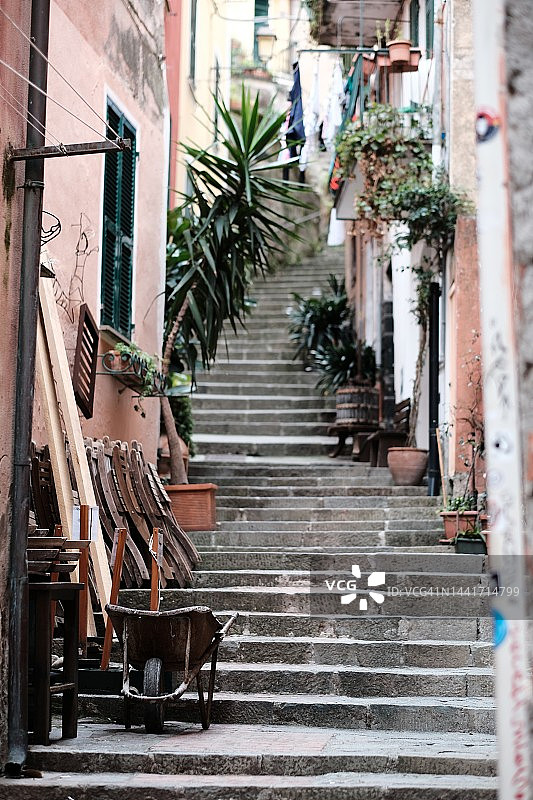 房屋之间的楼梯图片素材