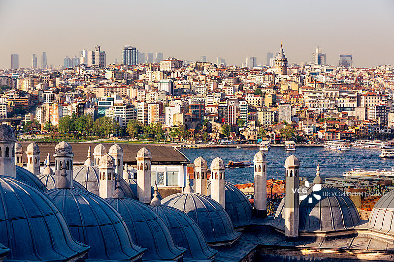 土耳其伊斯坦布尔晴天下的城市天际线高角度视图图片素材