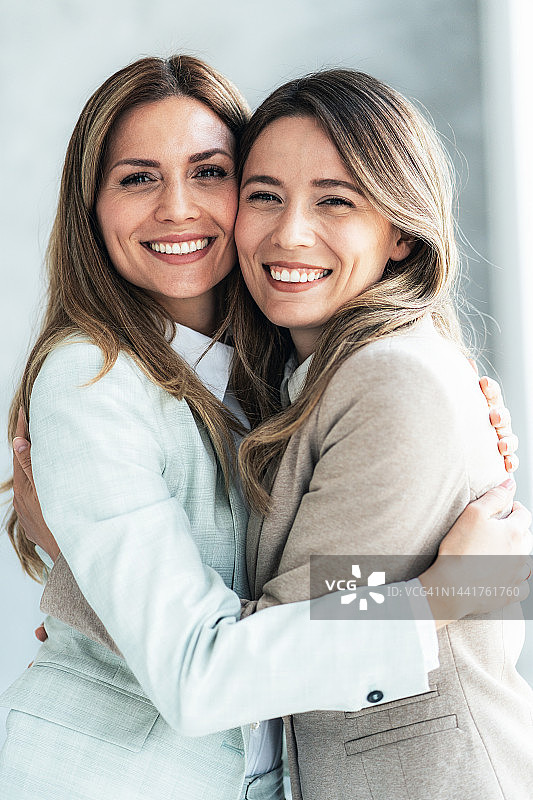 年轻有魅力的女同事肖像图片素材