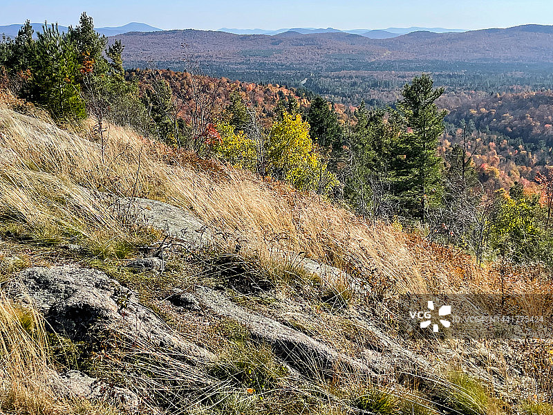 秋季山顶景色图片素材